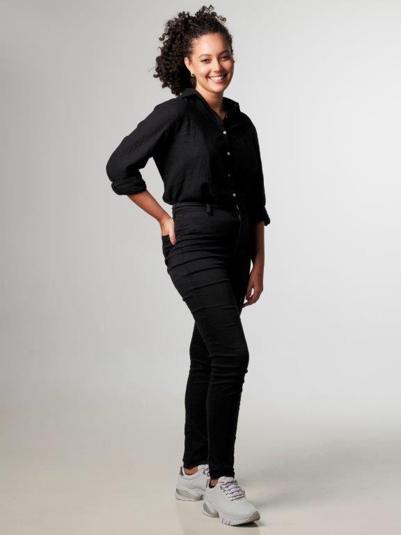 Letícia Jural - Front Management