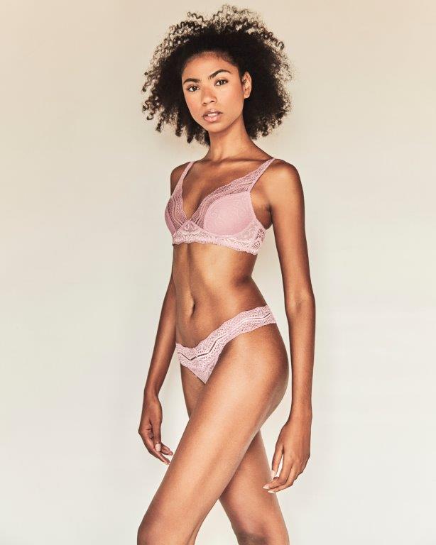 Lorrany Ferreira - Front Management