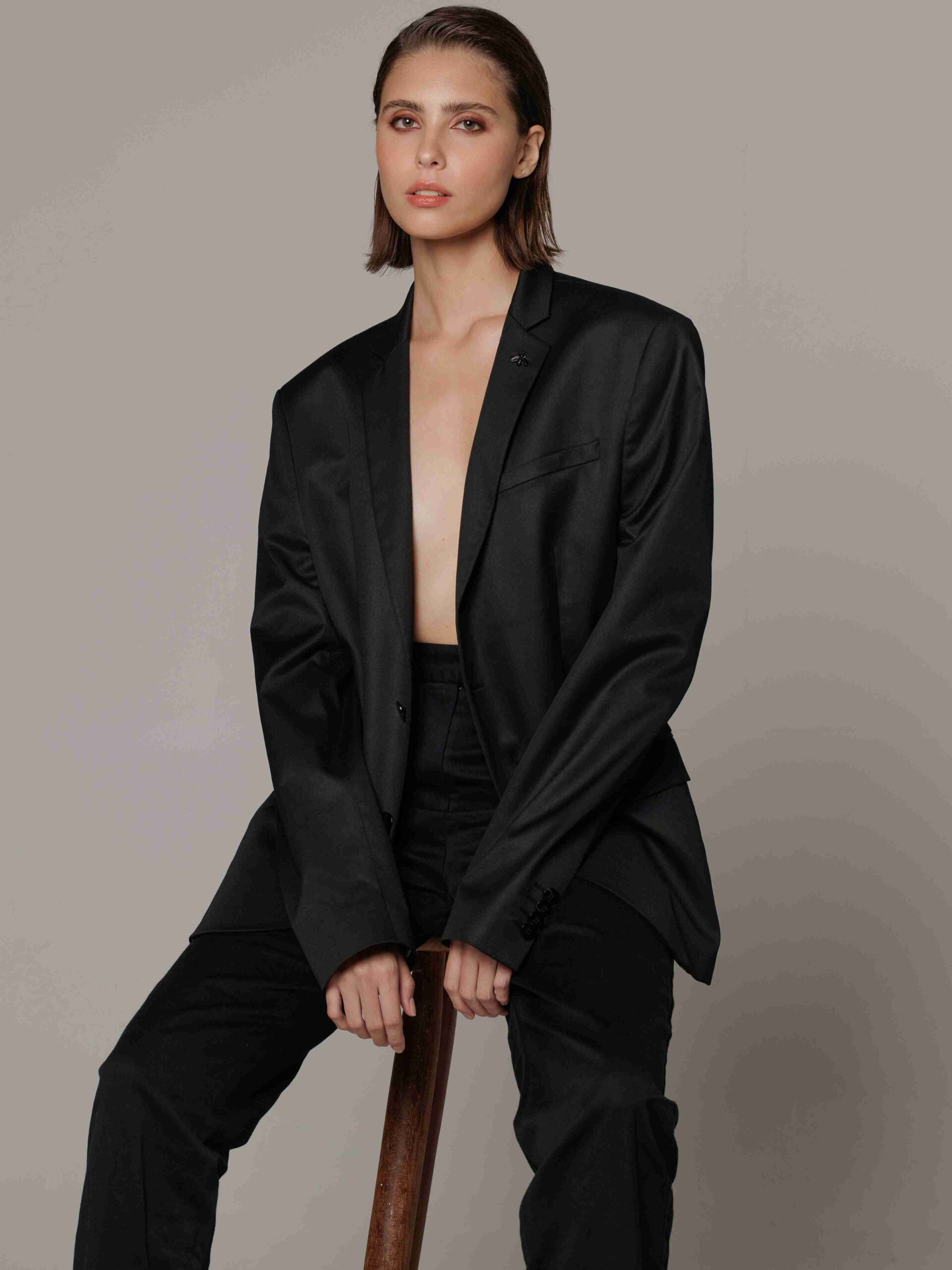 Luana Menna - Front Management