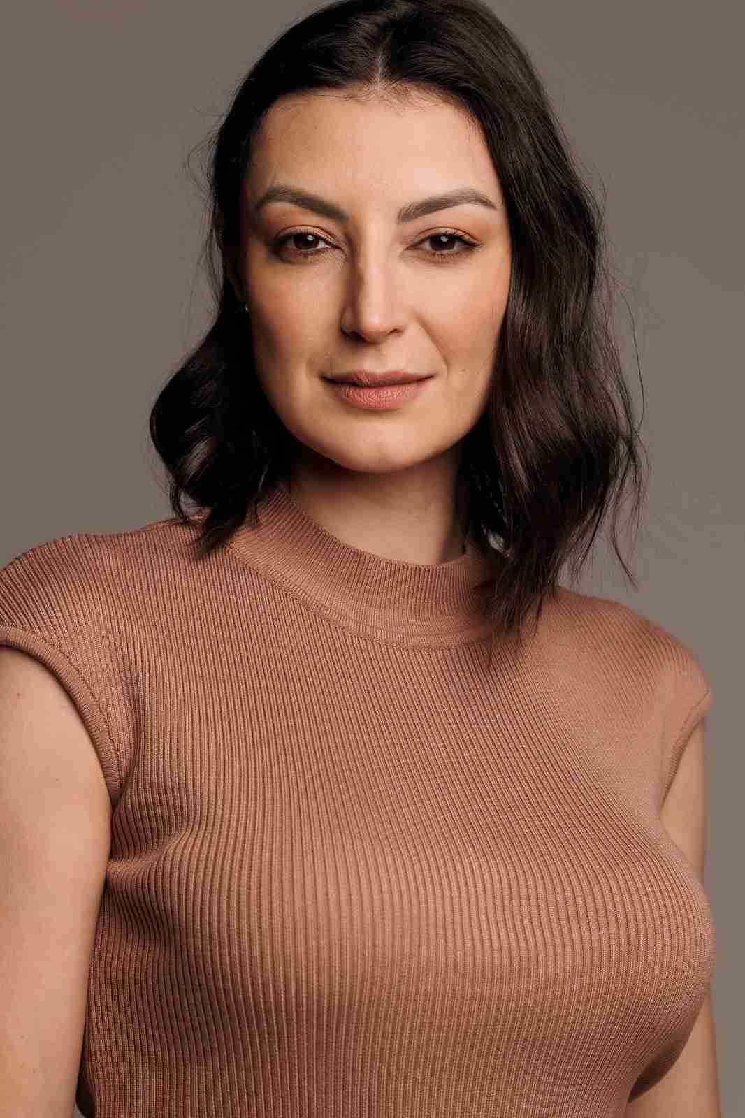 Aline Caldeira - Front Management