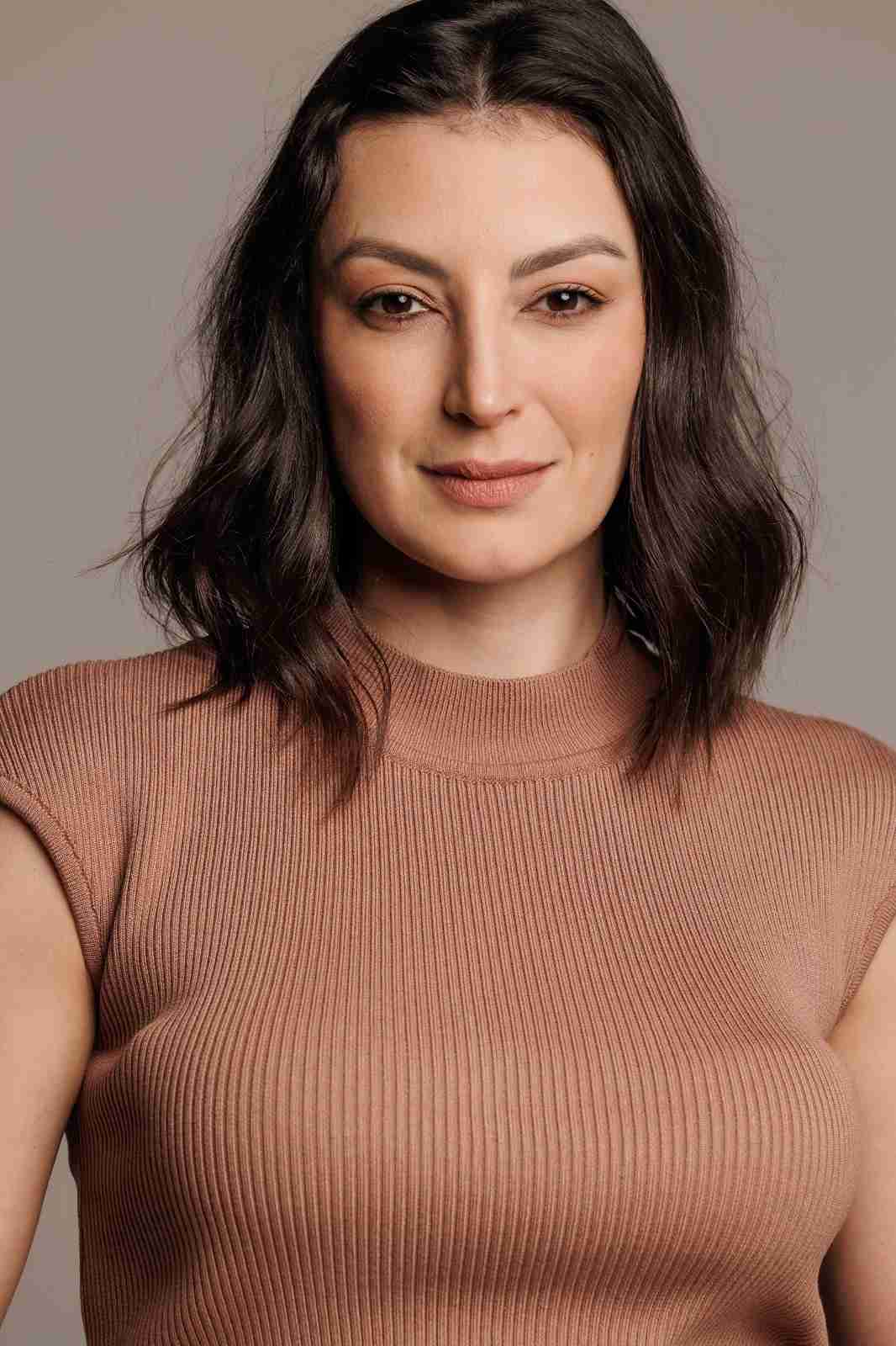 Aline Caldeira - Front Management