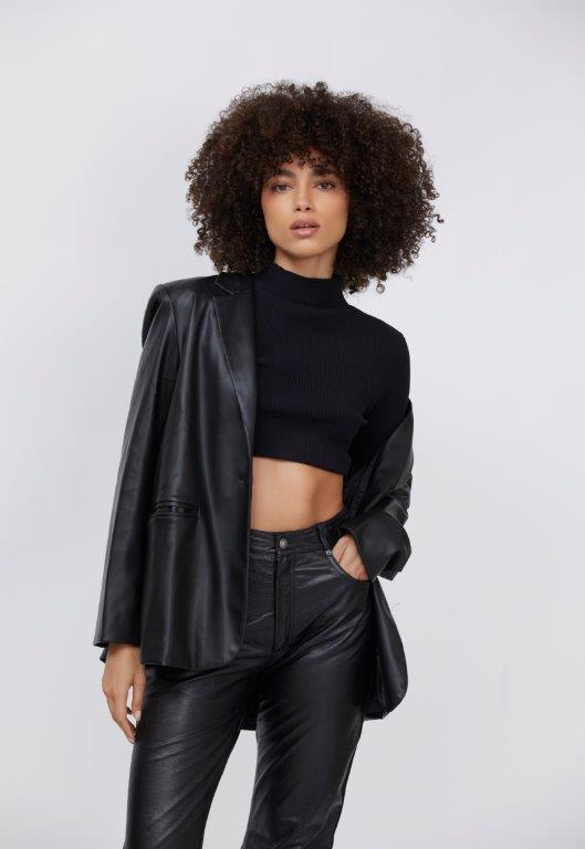 Isabella Araujo - Front Management