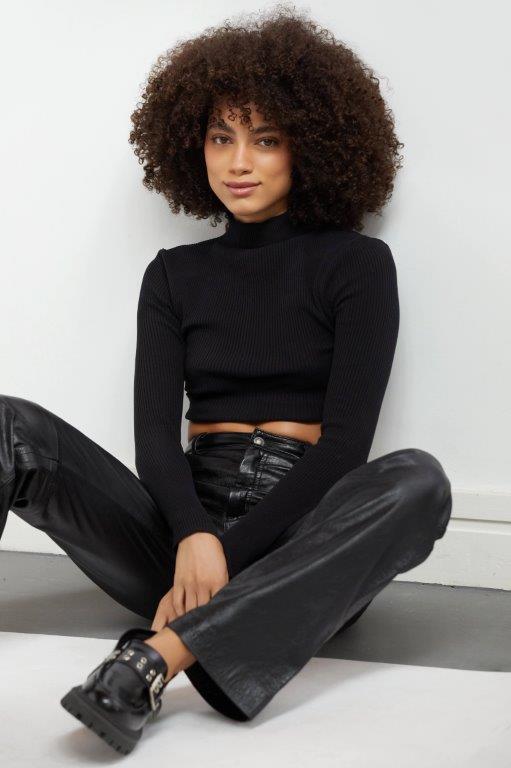 Isabella Araujo - Front Management