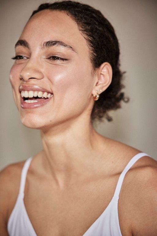 Isabella Araujo - Front Management