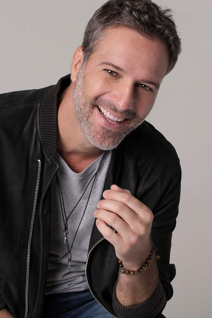 Leandro Souza - Front Management