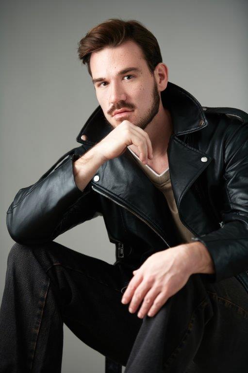 Mika Veyver - Front Management