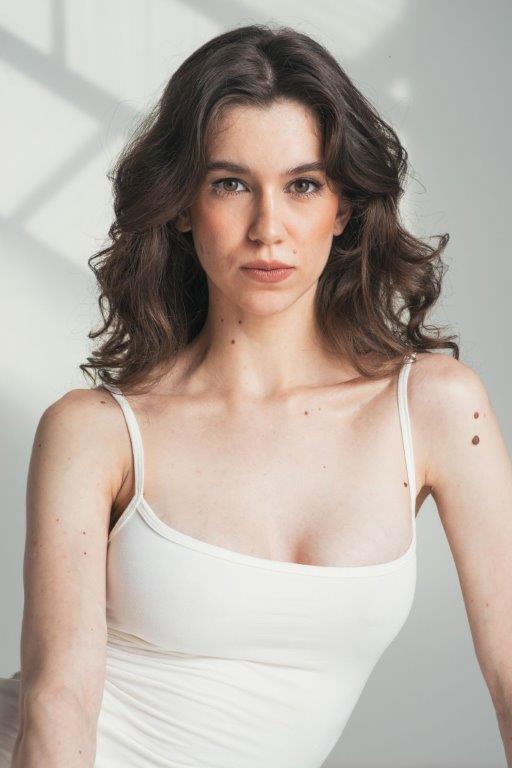 Nicole Todorof - Front Management