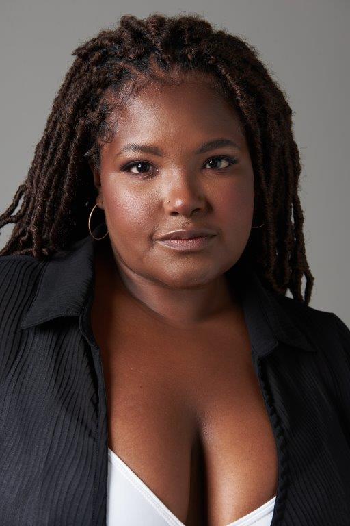 Symoni Soares - Front Management