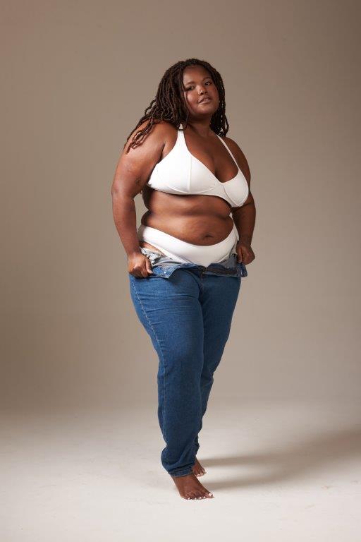 Symoni Soares - Front Management