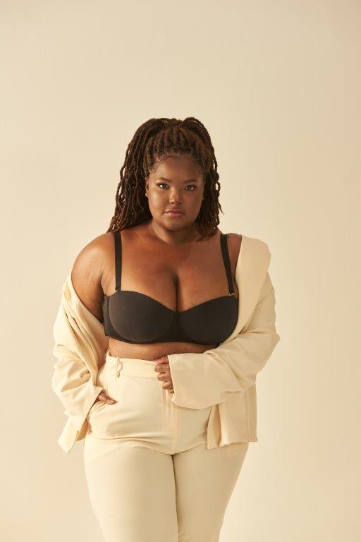 Symoni Soares - Front Management