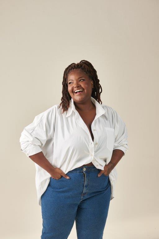 Symoni Soares - Front Management