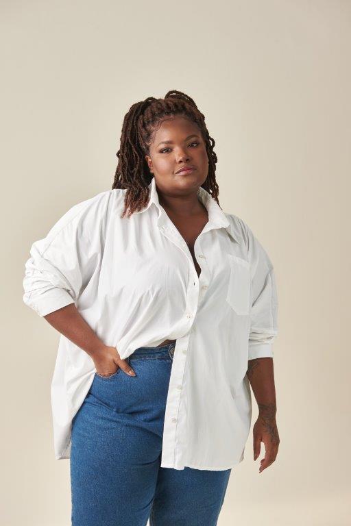 Symoni Soares - Front Management