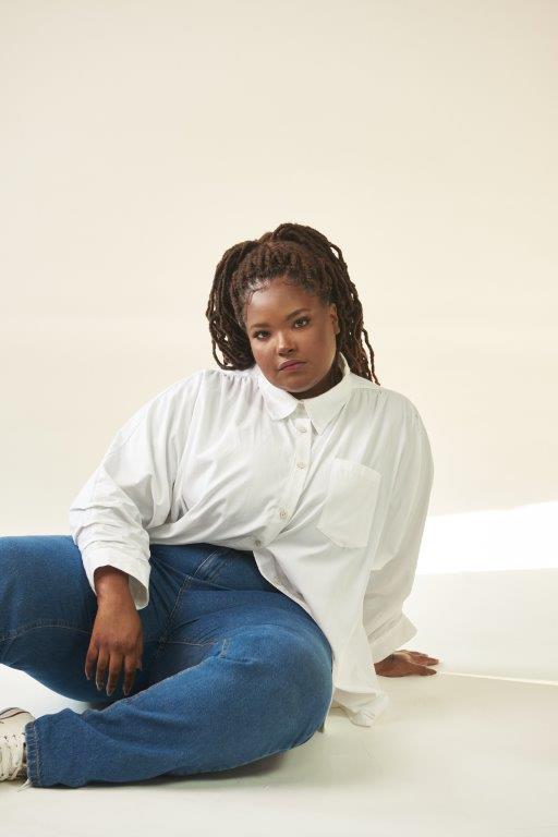 Symoni Soares - Front Management