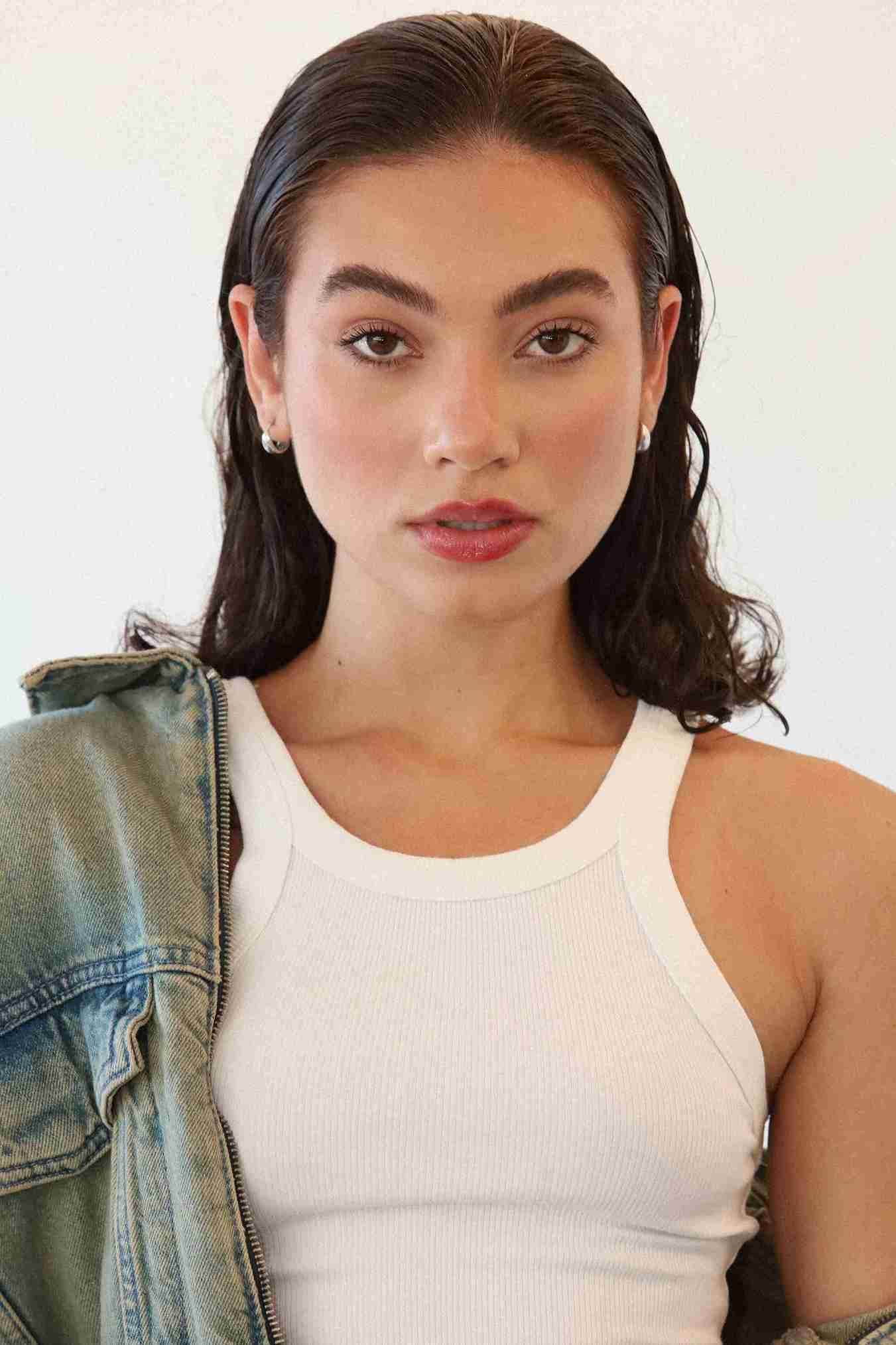 Ana Júlia Queires - Front Management