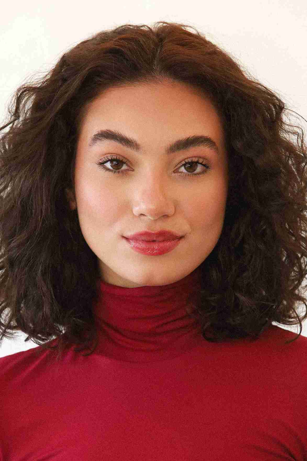 Ana Júlia Queires - Front Management