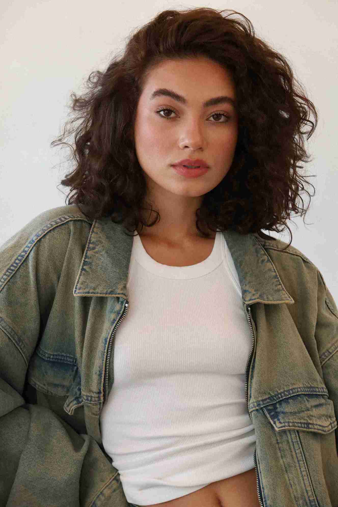 Ana Júlia Queires - Front Management