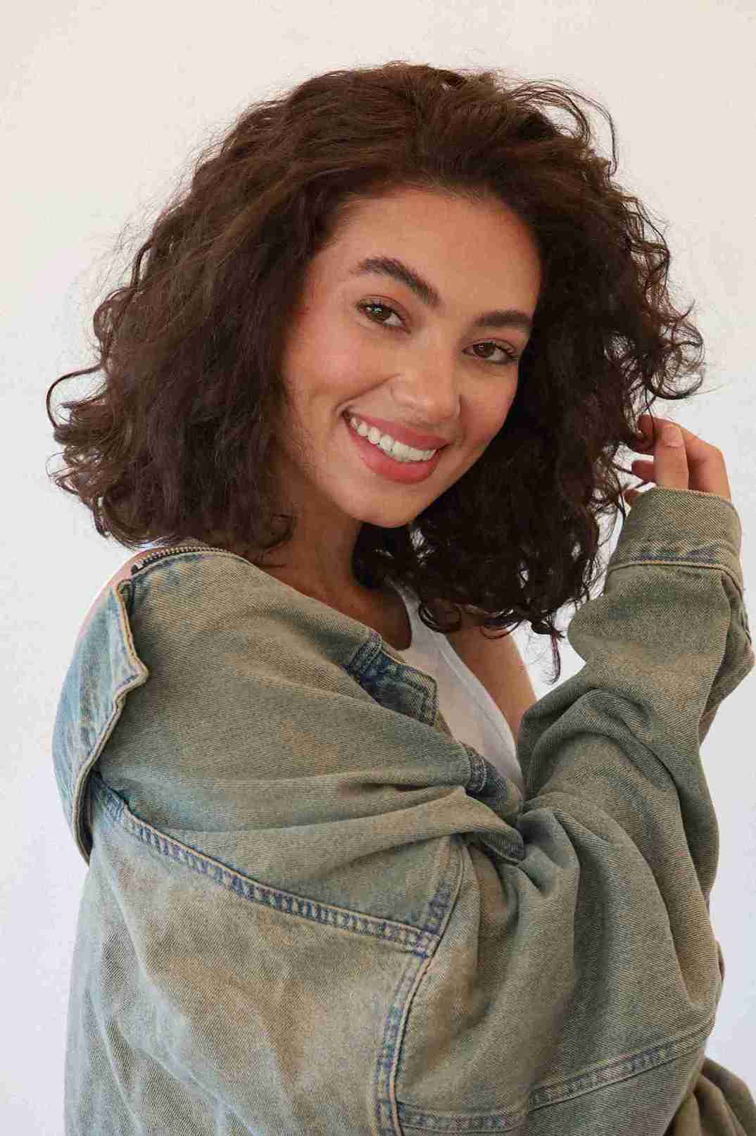 Ana Júlia Queires - Front Management