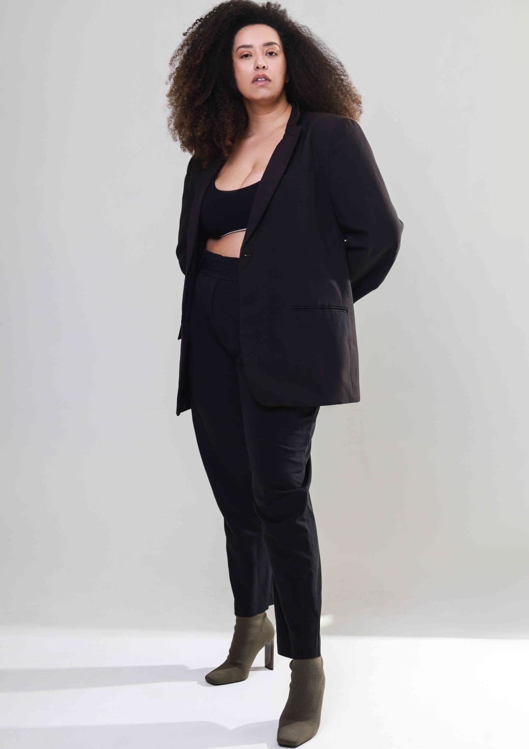 Bia Santana - Front Management