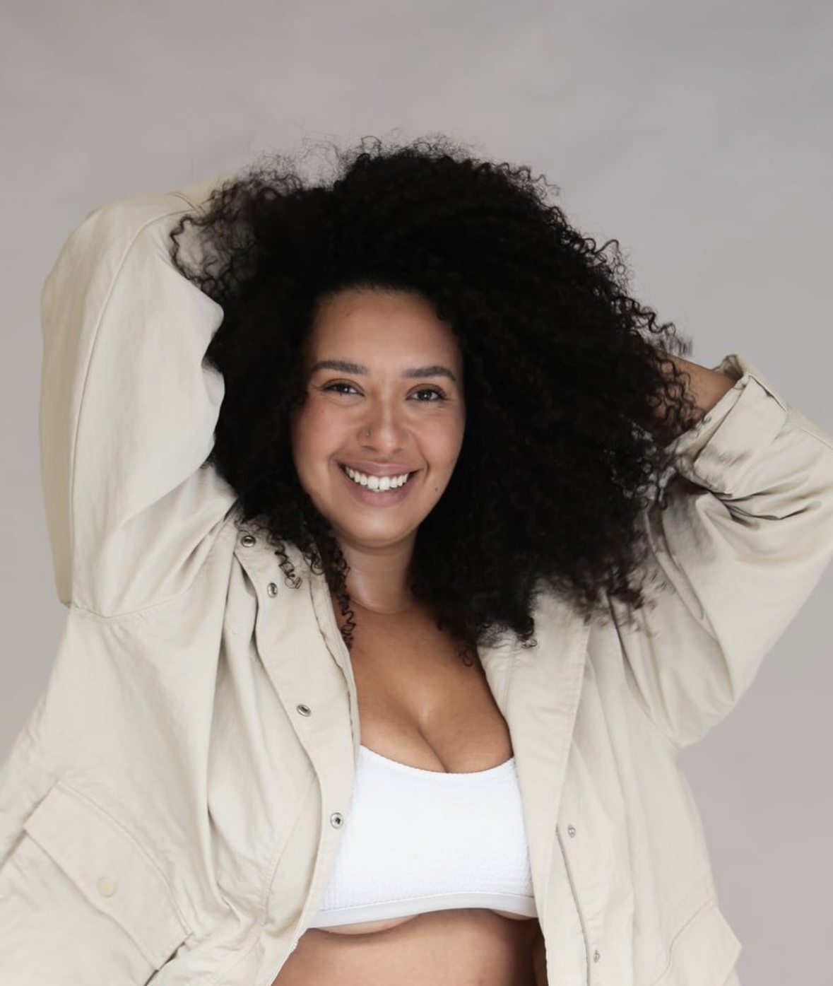 Bia Santana - Front Management