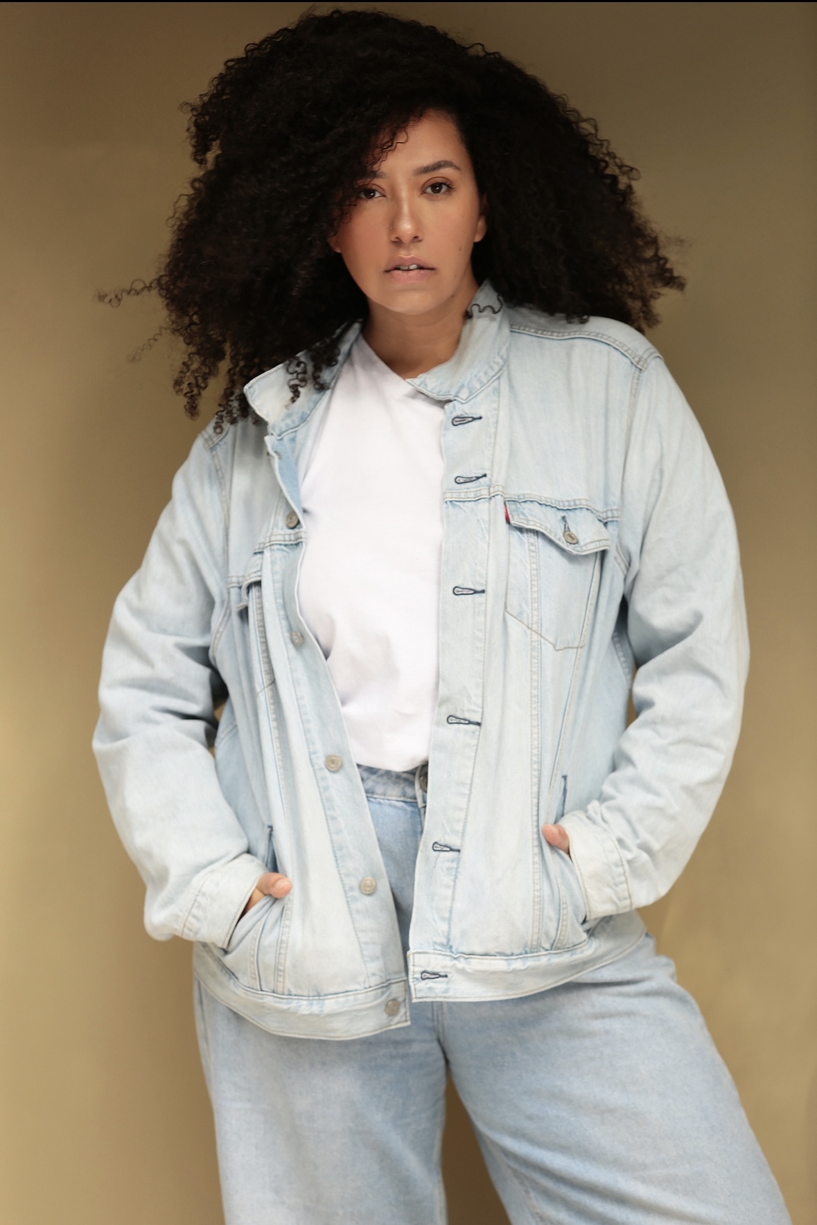 Bia Santana - Front Management