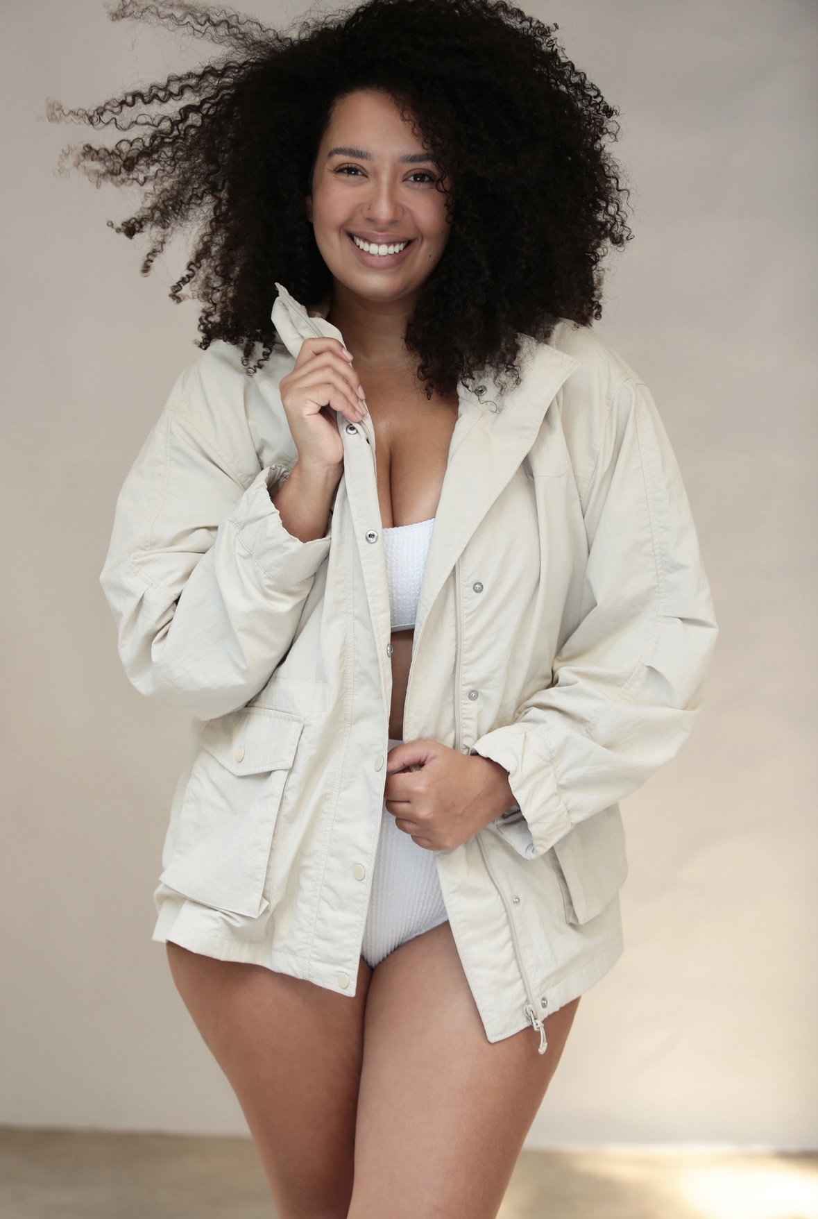 Bia Santana - Front Management