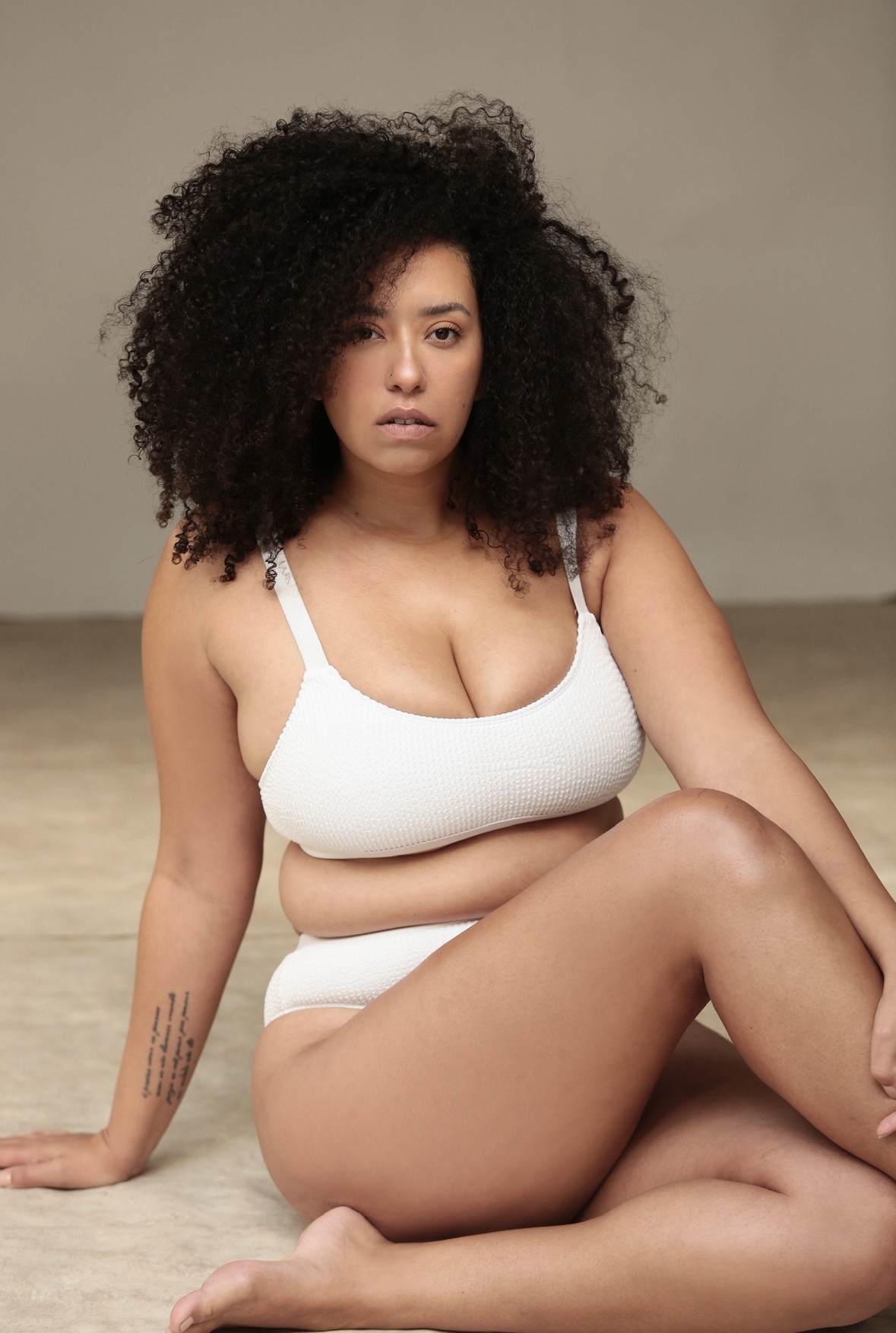 Bia Santana - Front Management