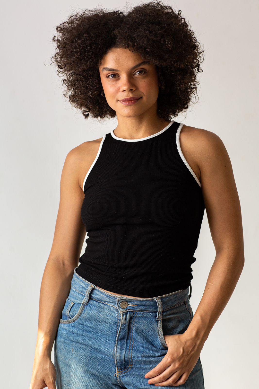 Cassia Gois - Front Management