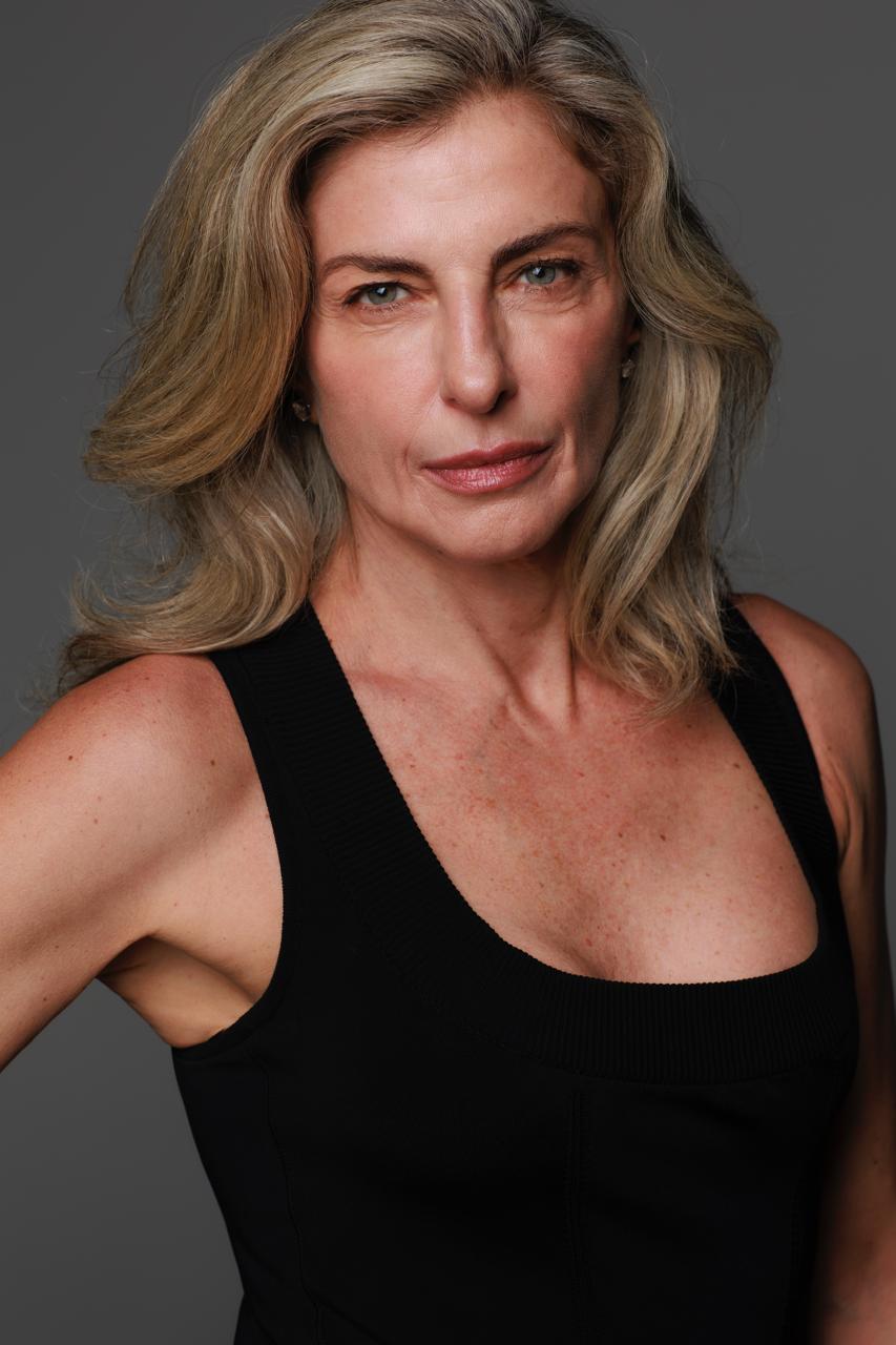 Deise Manttuano - Front Management