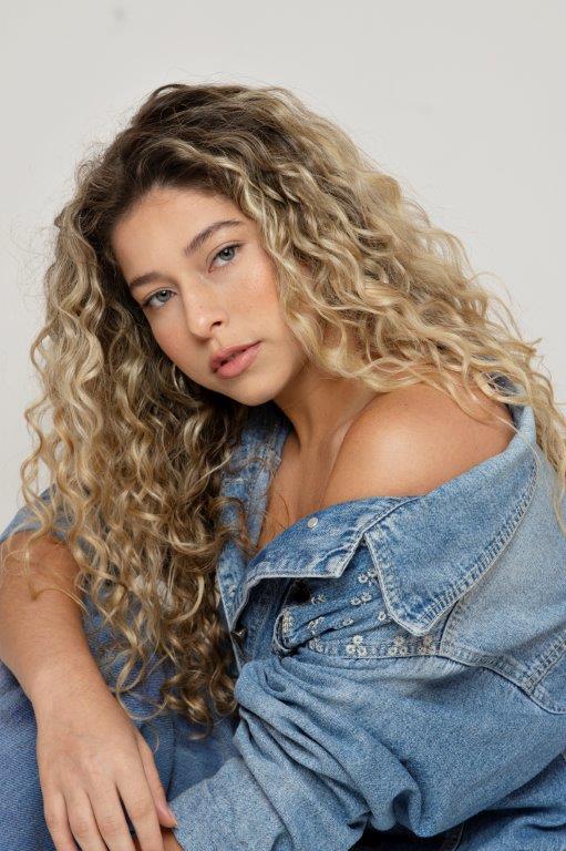 Lara Suzana - Front Management