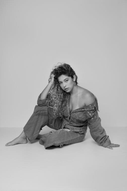 Lara Suzana - Front Management