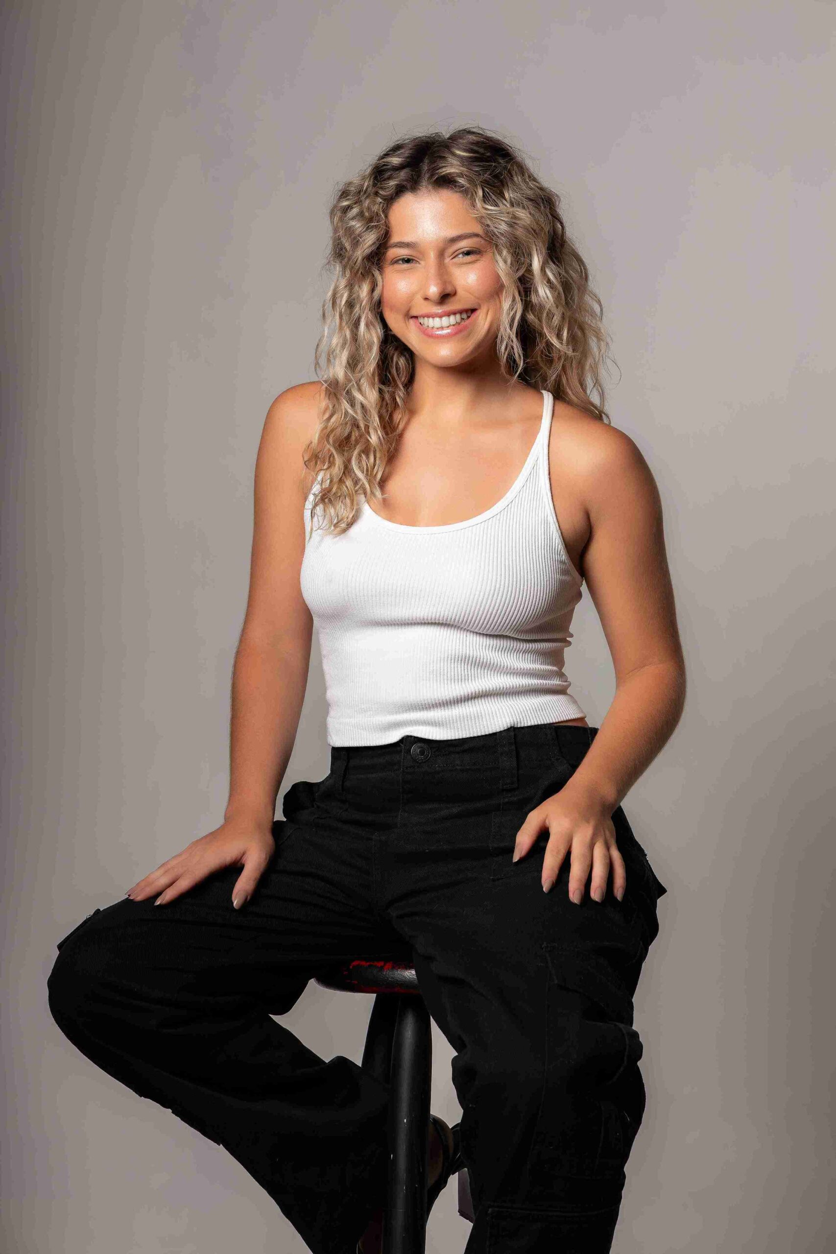 Lara Suzana - Front Management