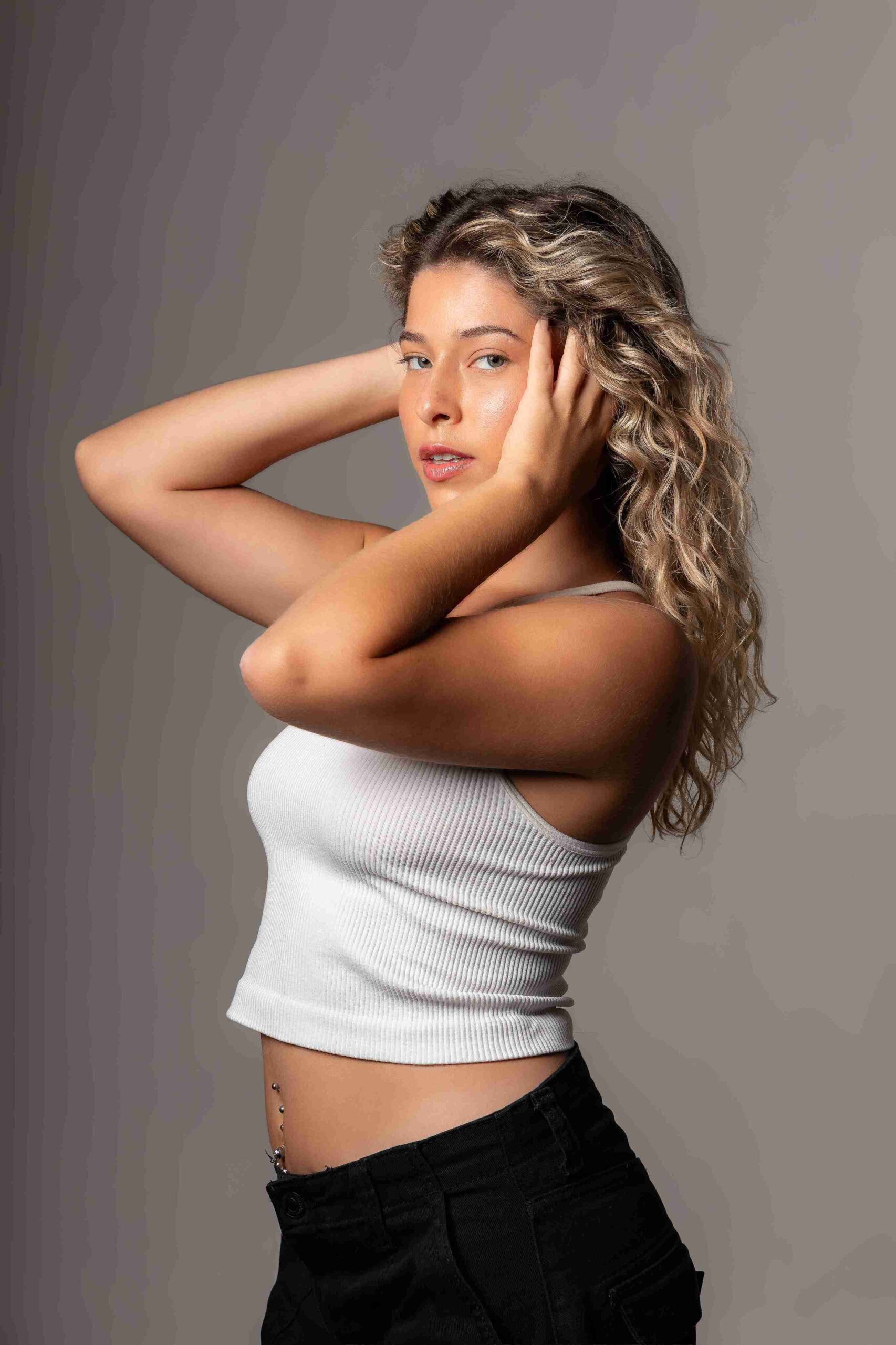 Lara Suzana - Front Management