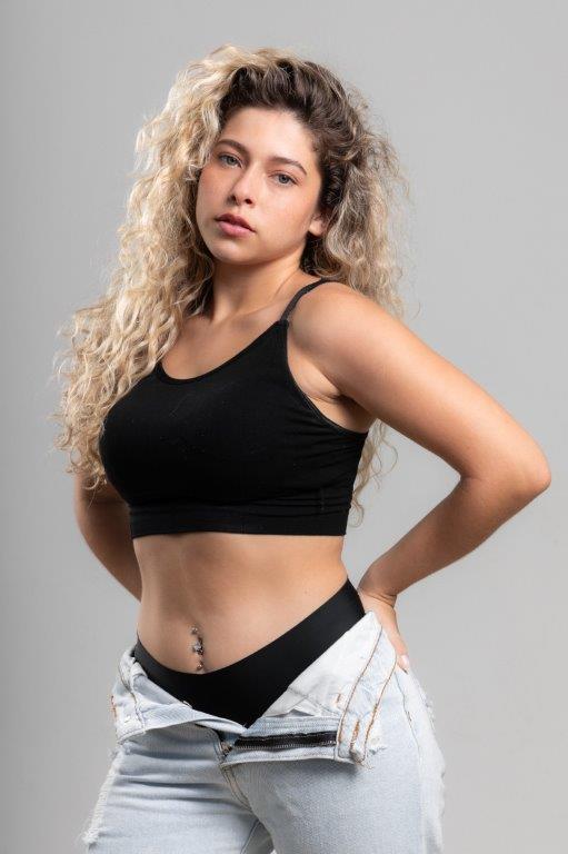 Lara Suzana - Front Management