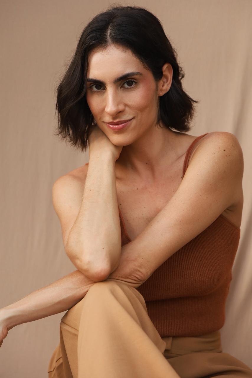 Ana Flávia Bischuttes - Front Management