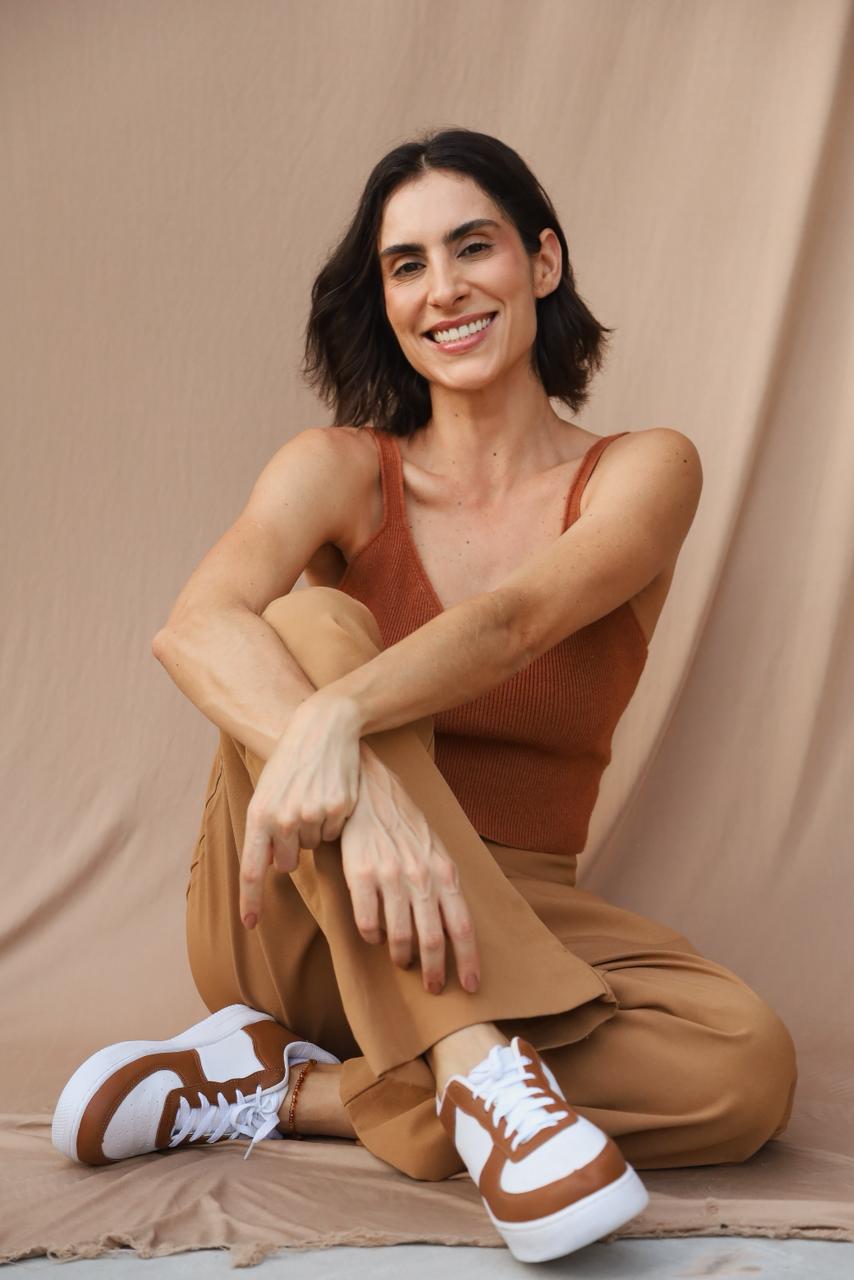 Ana Flávia Bischuttes - Front Management