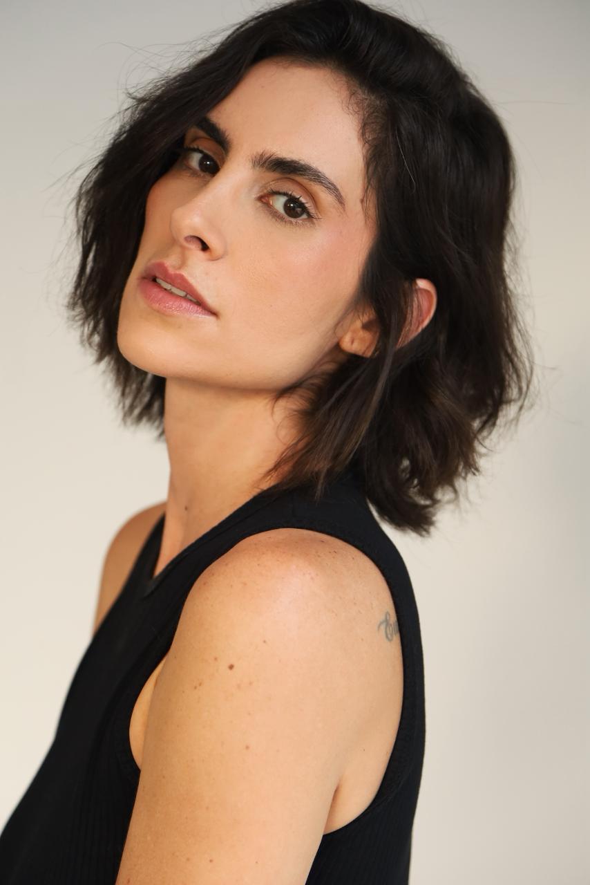 Ana Flávia Bischuttes - Front Management