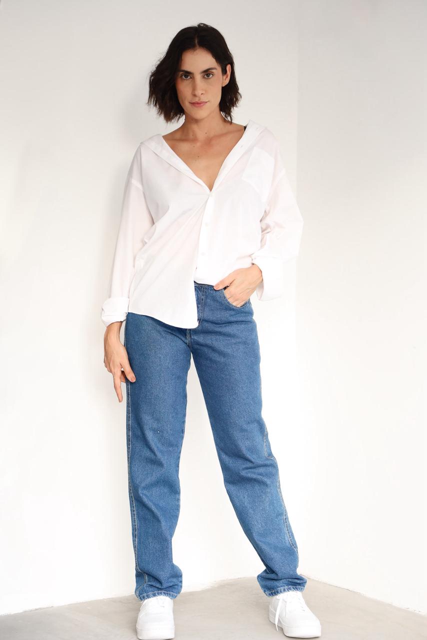 Ana Flávia Bischuttes - Front Management
