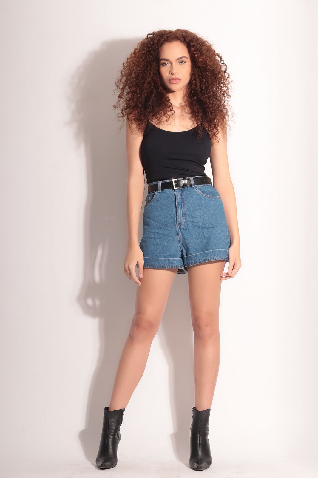 Laura Serlião - Front Management