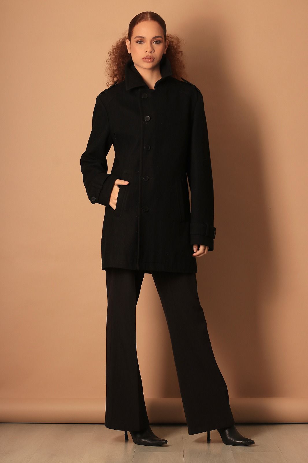 Laura Serlião - Front Management