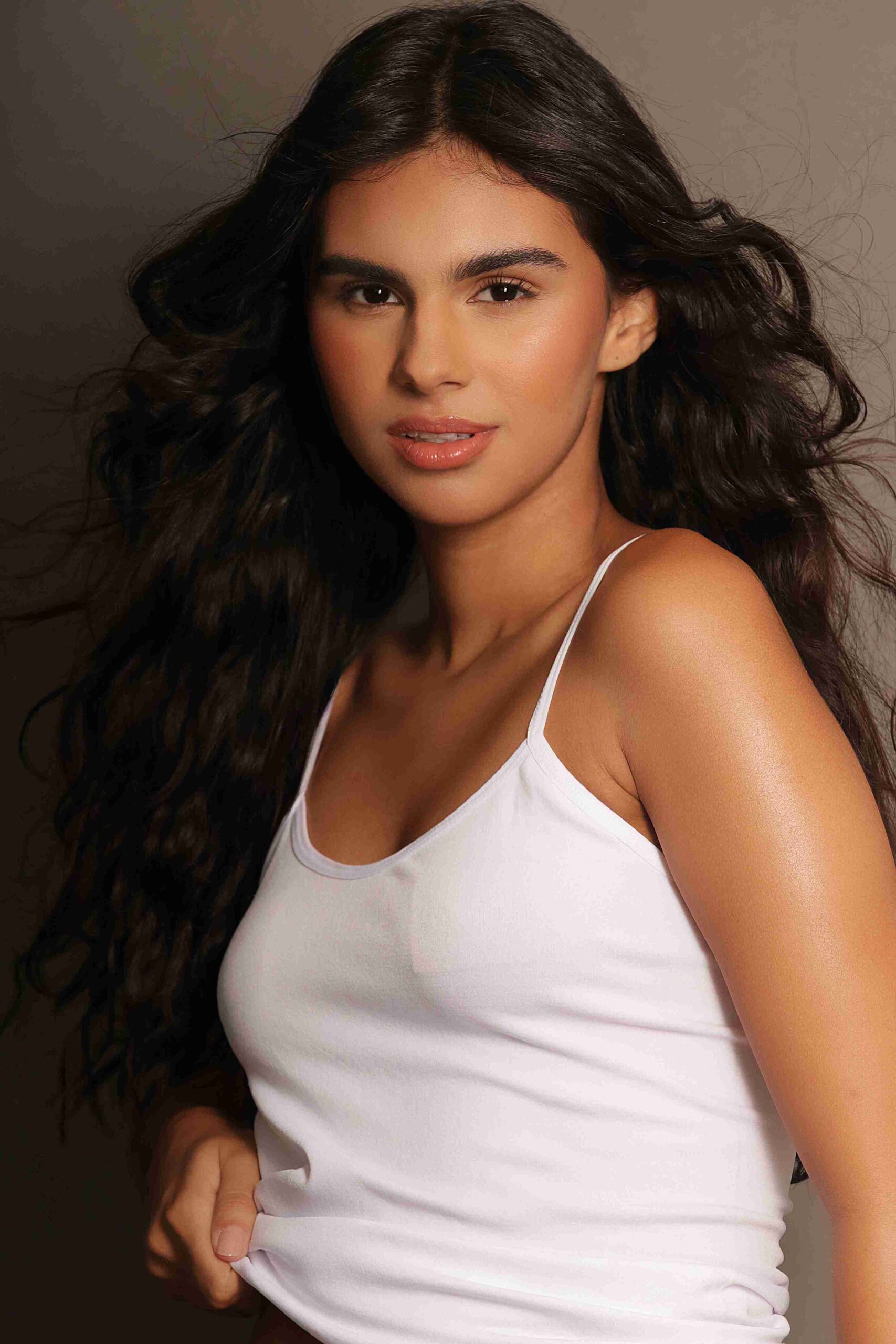 Izabelly Santos - Front Management
