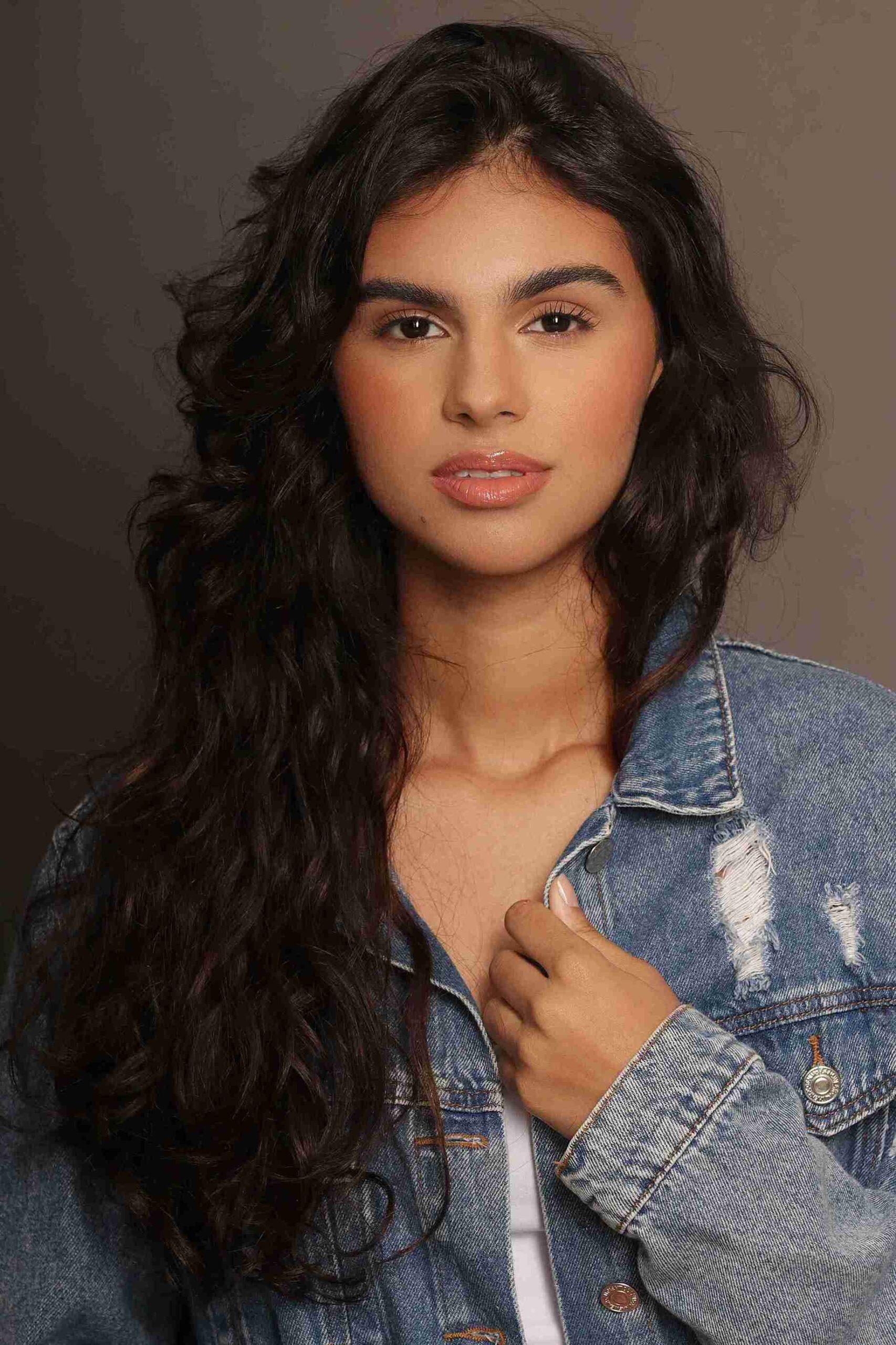 Izabelly Santos - Front Management