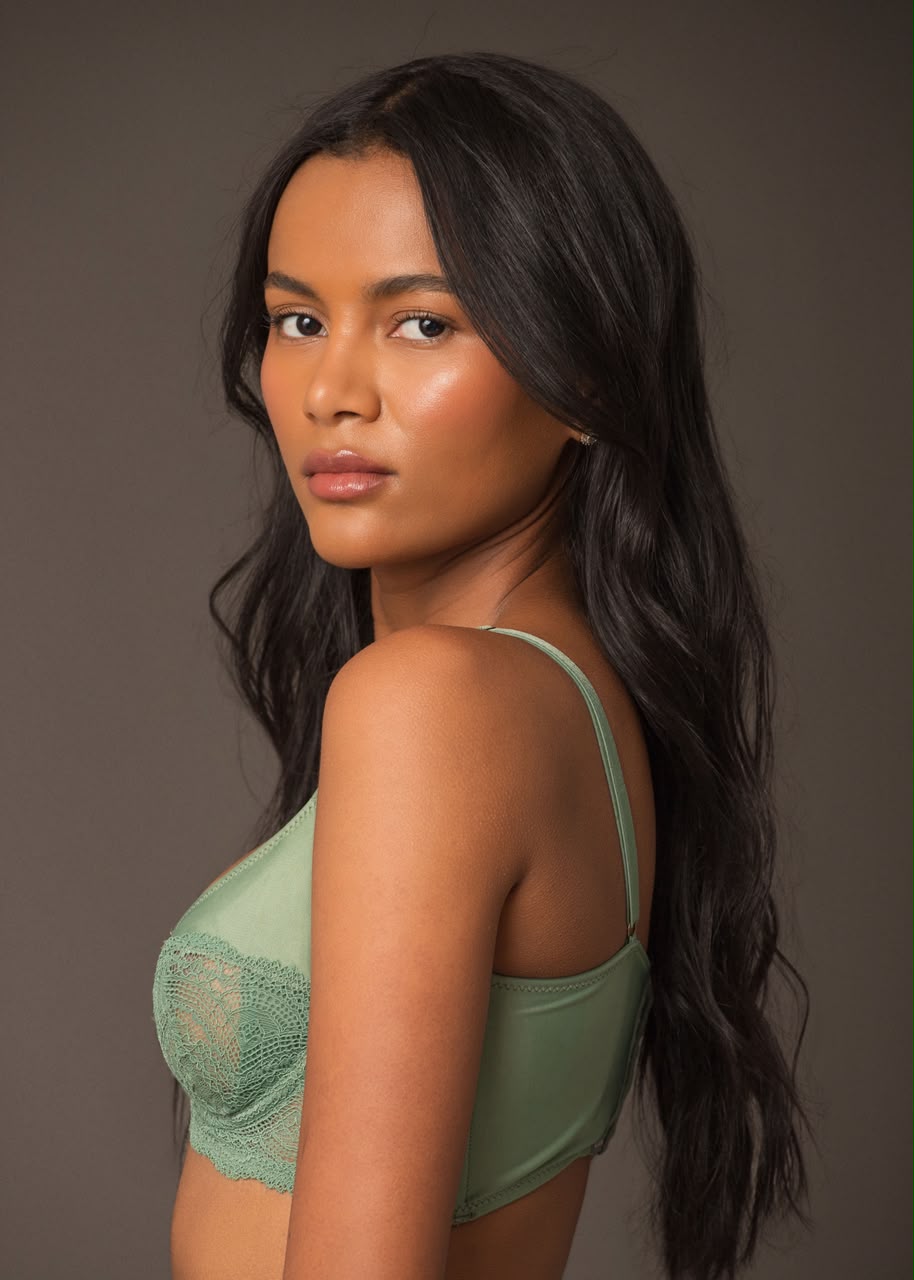 Alessandra Lima - Front Management