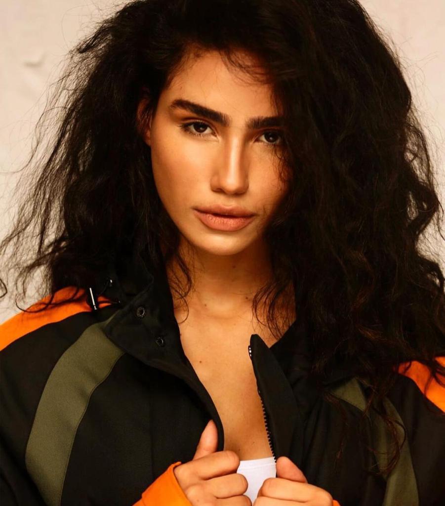 Stephanie de Paula - Front Management